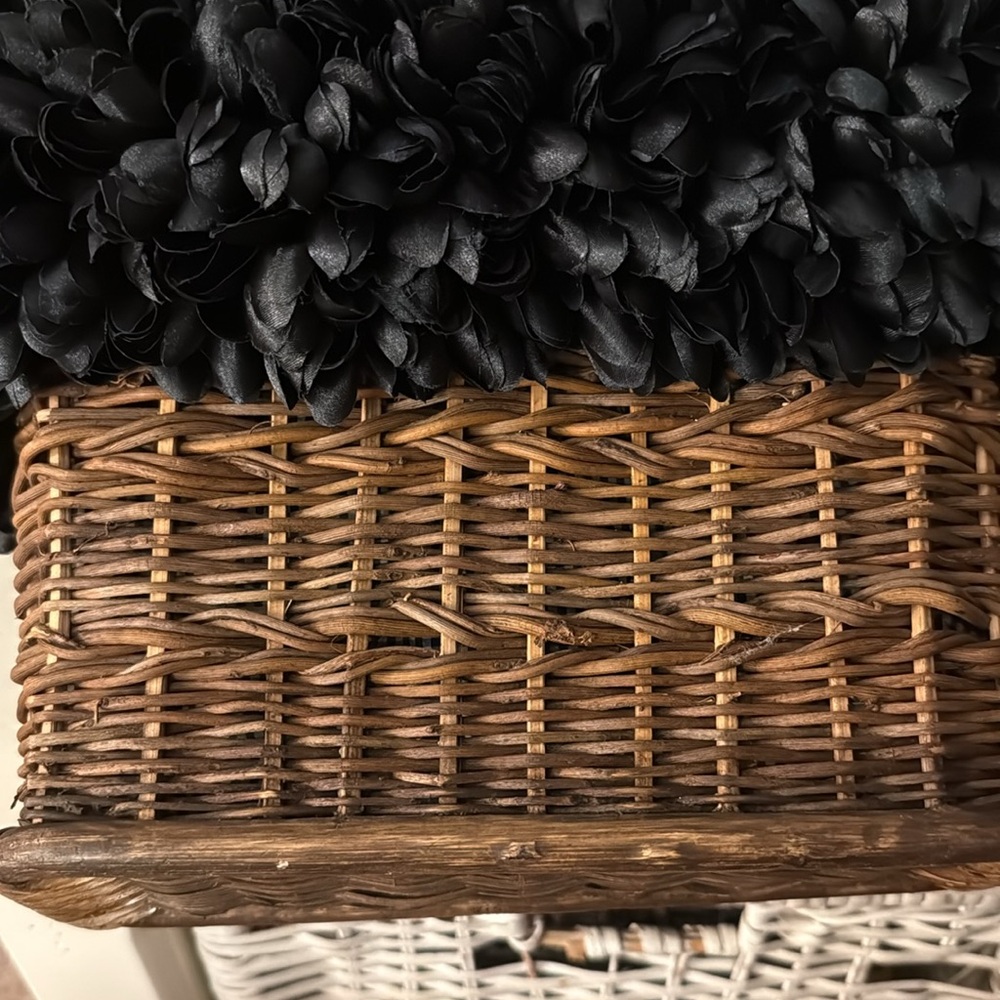 Gretchen Scott Basket With Black Flower Trim Wicker purse Tote - Picture 6 of 8